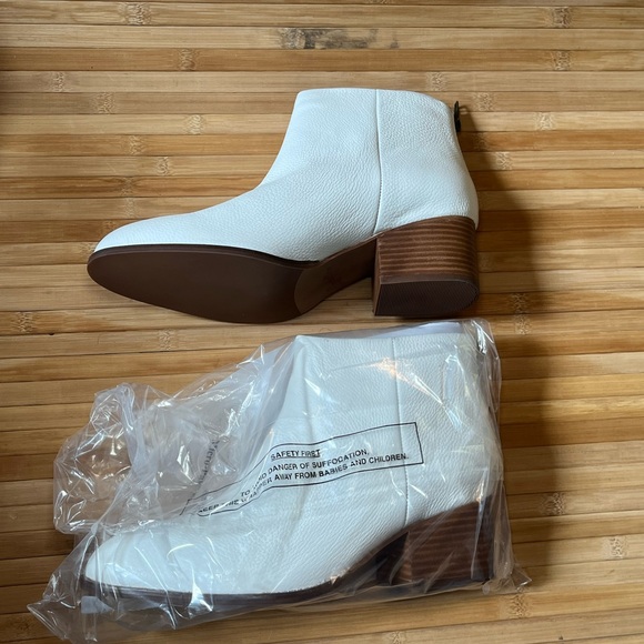 NWT Seychelles White Ankle Boots with Brown Heel - size 9.5 - Picture 1 of 7
